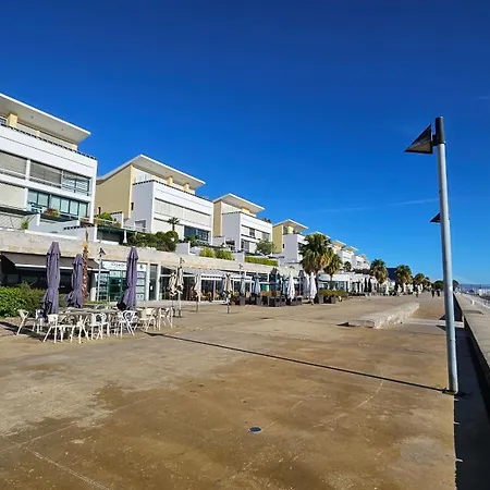 Úszó hotel Barco Dalida *