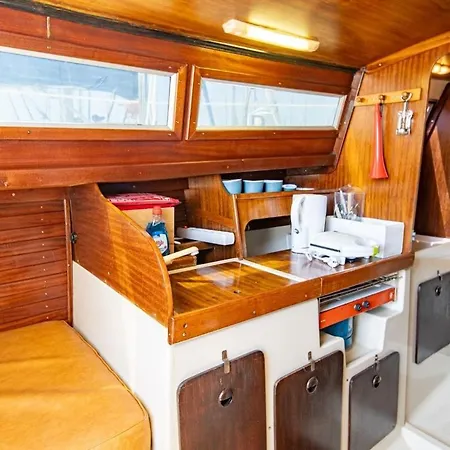 Barco Dalida Úszó hotel