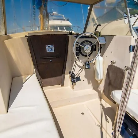 Barco Dalida Úszó hotel Lisboa