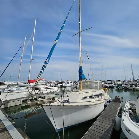 Úszó hotel Barco Dalida *